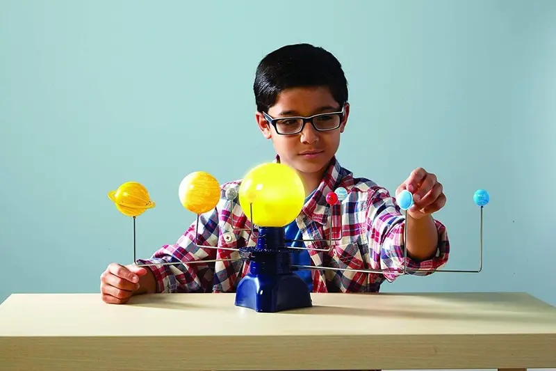 Educational Insights Geosafari Motorized Solar System Model – Rotating Planet Display 1
