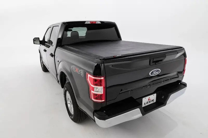 Leer 610172 Custom Truck Bed Cover For 2016–2021 Nissan Titan (6.5-Foot Bed) 1